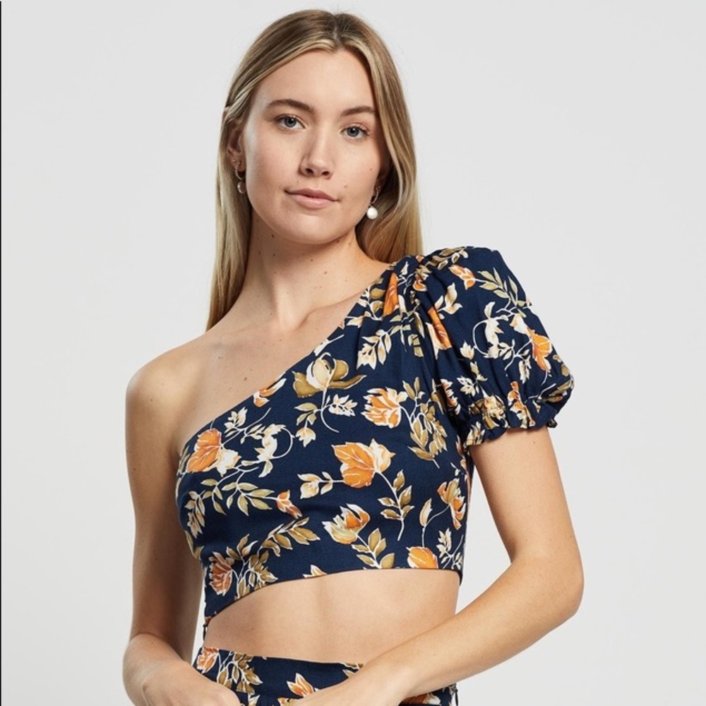 Seven Wonders The Label Elena One Shoulder Crop Top